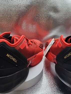 Adidas D.O.N. Issue 4 Donovan Mitchell Basketball Shoes Red Black NWT Mens 10